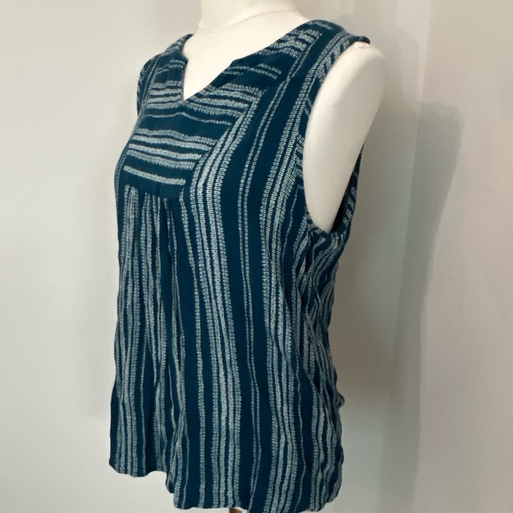 Navy Blue Sleeveless Top V-Neck Notch Comfortable Breathable Gauze Fabric Size L